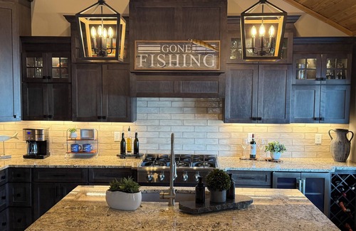 Webster Cabina | 3BR-2.5BA LAKESIDE CABIN CHARMER with GOURMET KITCHEN & MODERN-LUX amenities