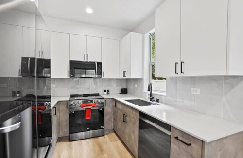 Green Lake Apartamento | 3BR 2.5BA Rooftop View Green Lake Hideaway