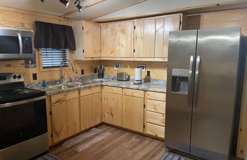 Lejunior Cabina | 3BR, 2 Bath Cabin with full kitchen, living room, and hot tub.