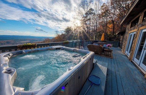 Menlo Cabina | 3BR, 2BA, stunning mtn view, jacuzzi, dry sauna, fire pit, wood burning stove