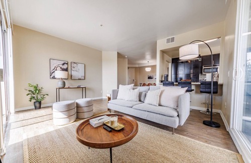 Marina del Rey Apartamento | 3BR/3BA Condo w/Pool & Free Parking in MDR!