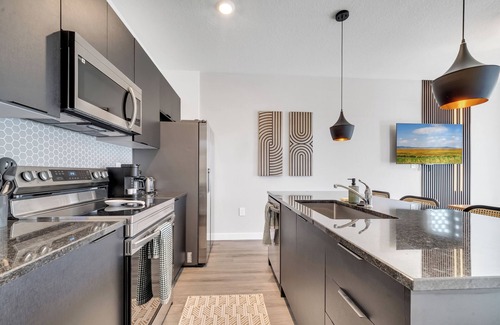 Lindfields Casa | 3BR 3BA Modern Home closet to Disney No Carpet