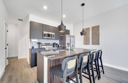 Lindfields Casa | 3BR 3BA Modern Home closet to Disney No Carpet