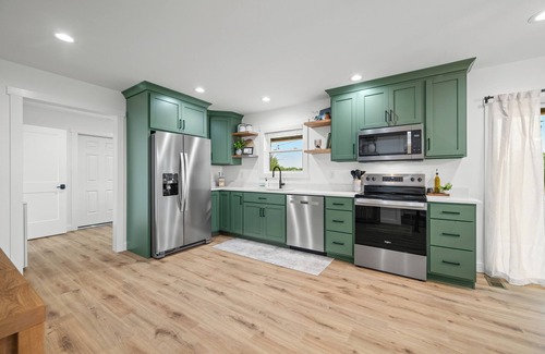 Vallonia Casa | 3BR/3BA Peaceful Retreat - Fire pit & Game room