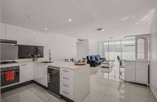 Biggera Waters Apartamento | 3BR Apartment +Pool Parking!Steps to Harbour Town