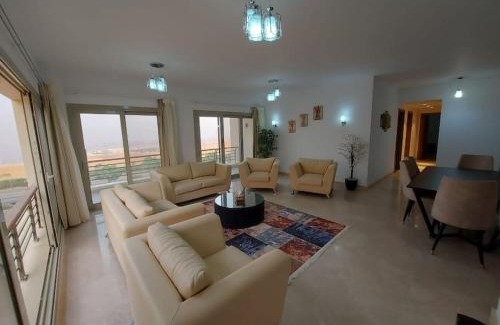 Al-Khalifa Apartamento | 3BR APT, free pool access, EMMAR Uptown Cairo