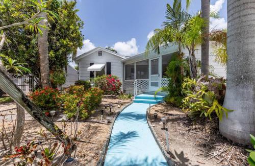 Lake Worth Casa | 3BR Beach Getaway with Pool, Bikes & BBQ