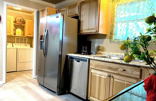 Magnolia Casa | 3BR Bohemian Home King/Queen+Free RV-Boat-Trailer Parking/Great for Long Stay!