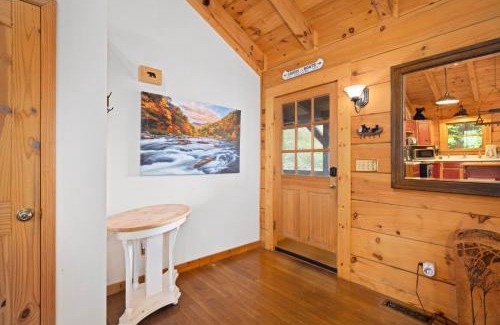 Unicoi County Apartamento | 3BR cabin near Nolichucky River in Erwin Single Family Home