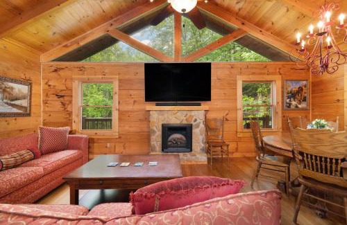 Unicoi County Apartamento | 3BR cabin near Nolichucky River in Erwin Single Family Home