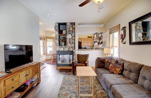 Granby Cabina | 3br cabin on Fraser River, Fish, Ski, Hike, Golf