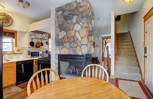 Granby Cabina | 3br cabin on Fraser River, Fish, Ski, Hike, Golf