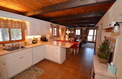 Eidelweiss Village Chalet De Esquí | Chalet 3BR con playa privada y muelle! Colores de otoño y temporada de esquí!