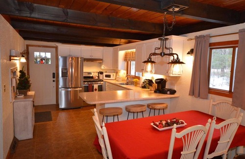 Eidelweiss Village Chalet De Esquí | Chalet 3BR con playa privada y muelle! Colores de otoño y temporada de esquí!