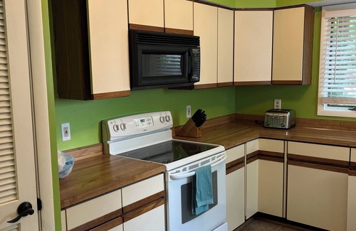 Ocean Pines Casa | 3BR charmer with hallway loft on large corner lot. Peaceful setting near ocean.