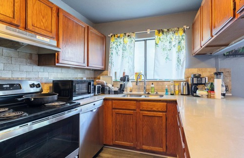 North San Antonio - SAT Casa | 3BR Charming House with BBQ & Near Pearl District