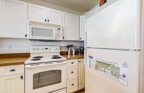 Bermuda Bay Casa | 3BR coastal retreat with pool, gym, W/D, & balcony