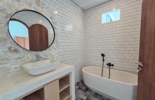 Padonan Villa | 3BR Comfy Stylish Villa Coogee Canggu