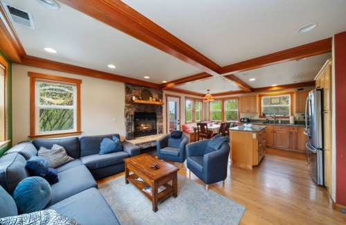 Neahkahnie Beach Cabaña | 3BR Cottage w/ Hot Tub, King Beds, Ocean Views | Walk to Beach Watch Birds & Whales