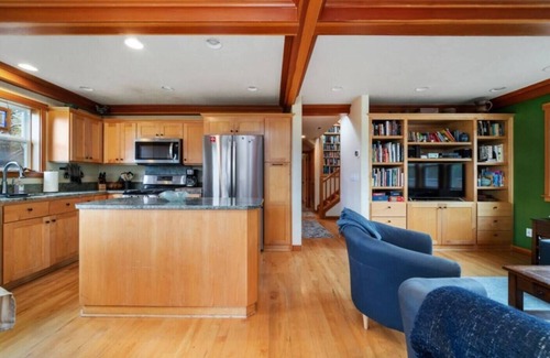Neahkahnie Beach Cabaña | 3BR Cottage w/ Hot Tub, King Beds, Ocean Views | Walk to Beach Watch Birds & Whales