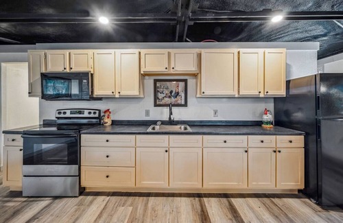Paluxy Cabina | 3BR Country Getaway Patio Nature Views