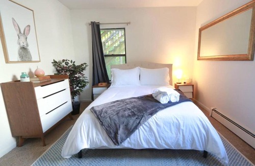 Arborview Neighborhood Casa | 3BR Duplex, Easy Walk to Downtown Ann Arbor