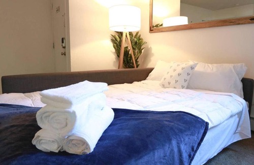Arborview Neighborhood Casa | 3BR Duplex, Easy Walk to Downtown Ann Arbor