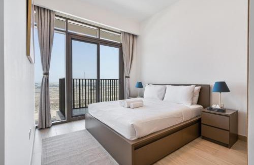 Madinat Zayed Apartamento | 3BR Elegant Haven with Gym, Pool and 2 Parking Spaces