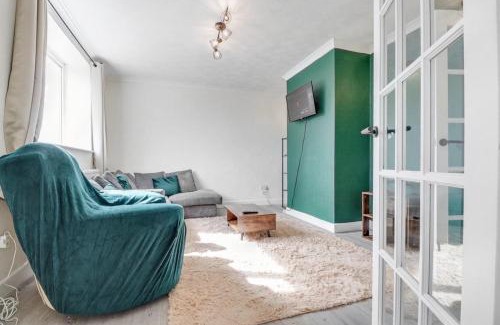 Hainault Casa | 3BR Escape - Work&Relax - Free Parking