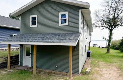 Shawano Cabaña | 3BR family friendly cottage on Shawano Lake with water access