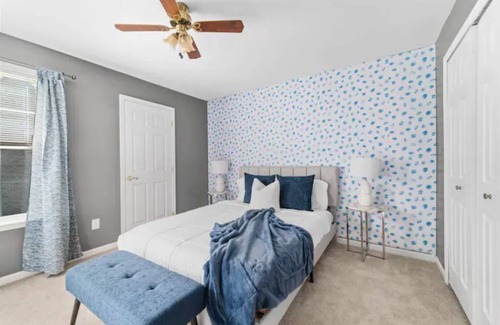 St. Charles Casa | 3BR Family Haven: Spacious Townhome | Free Parking