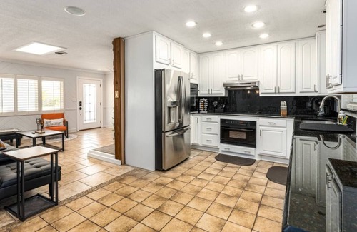 Conway Casa | 3BR Family Stay in Orlando | Wi-Fi + Full Kitchen