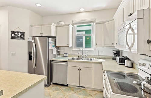 Bermuda Bay Casa | 3BR Family Townhouse w/ Pool, Games & Dog-Friendly Patio