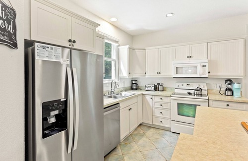 Bermuda Bay Casa | 3BR Family Townhouse w/ Pool, Games & Dog-Friendly Patio
