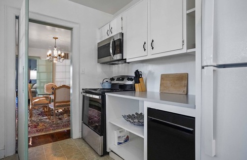 Locustville Casa | 3BR Farmhouse w/Porch, Fire Pit, Horseshoe Pit