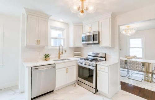 Cleveland Casa | 3BR Gem w 4-Season Room
