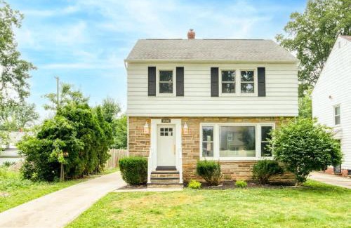 Cleveland Casa | 3BR Gem w 4-Season Room