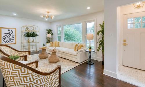 Cleveland Casa | 3BR Gem w 4-Season Room