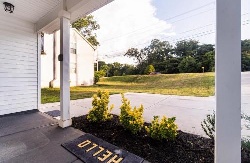 Paw Creek Casa | 3BR Getaway Hot Tub Games Family Fun