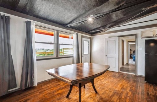Paluxy Cabina | 3BR Hilltop Cabin Quiet Near Stephenville