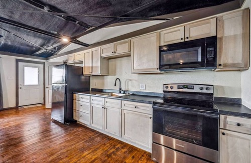 Paluxy Cabina | 3BR Hilltop Cabin Quiet Near Stephenville