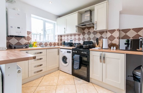 Bedford Casa | 3BR Home in Bedford Free Parking, Garden & Family-Friendly Stay