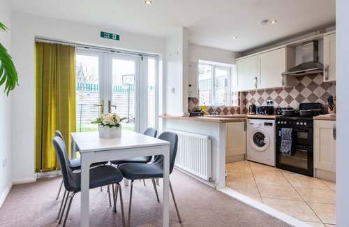 Bedford Casa | 3BR Home in Bedford Free Parking, Garden & Family-Friendly Stay