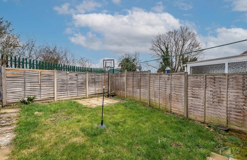 Bedford Casa | 3BR Home in Bedford Free Parking, Garden & Family-Friendly Stay