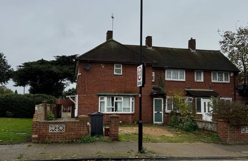 Kennington Casa | 3BR Home Near Hounslow West Tube Station
