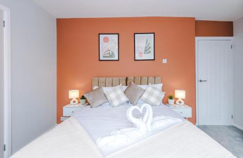 Broadheath Casa | 3BR House By Eason Stays Short Term Rental Wythenshawe Near Manchester Airport with Free Parking