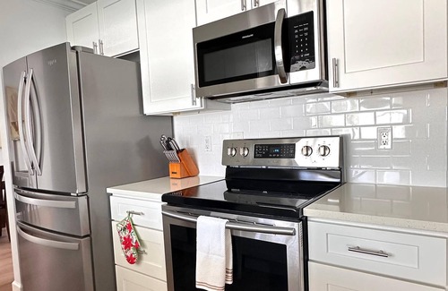 Sarasota Springs Casa | 3BR house in charming Sarasota with Pool & Grill