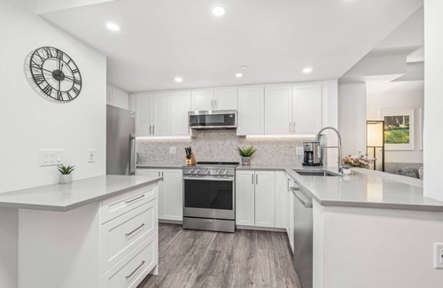 Village North Casa | 3BR | Lagoons | King Bed | Private Hot Tub | Private Balcony w/ BBQ | Village Location | Parking