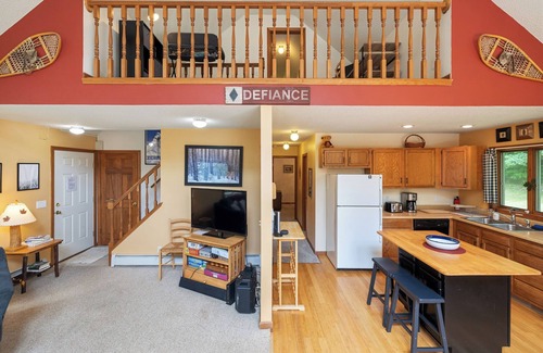 Ludlow Casa | 3BR Lake & Slope Retreat: Near Okemo w/ Hot Tub