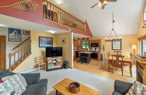 Ludlow Casa | 3BR Lake & Slope Retreat: Near Okemo w/ Hot Tub